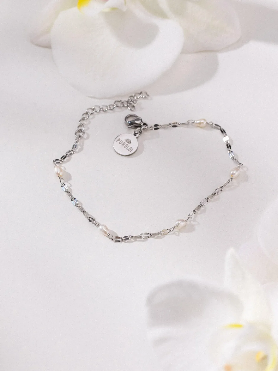 Delicate Pearl Armband