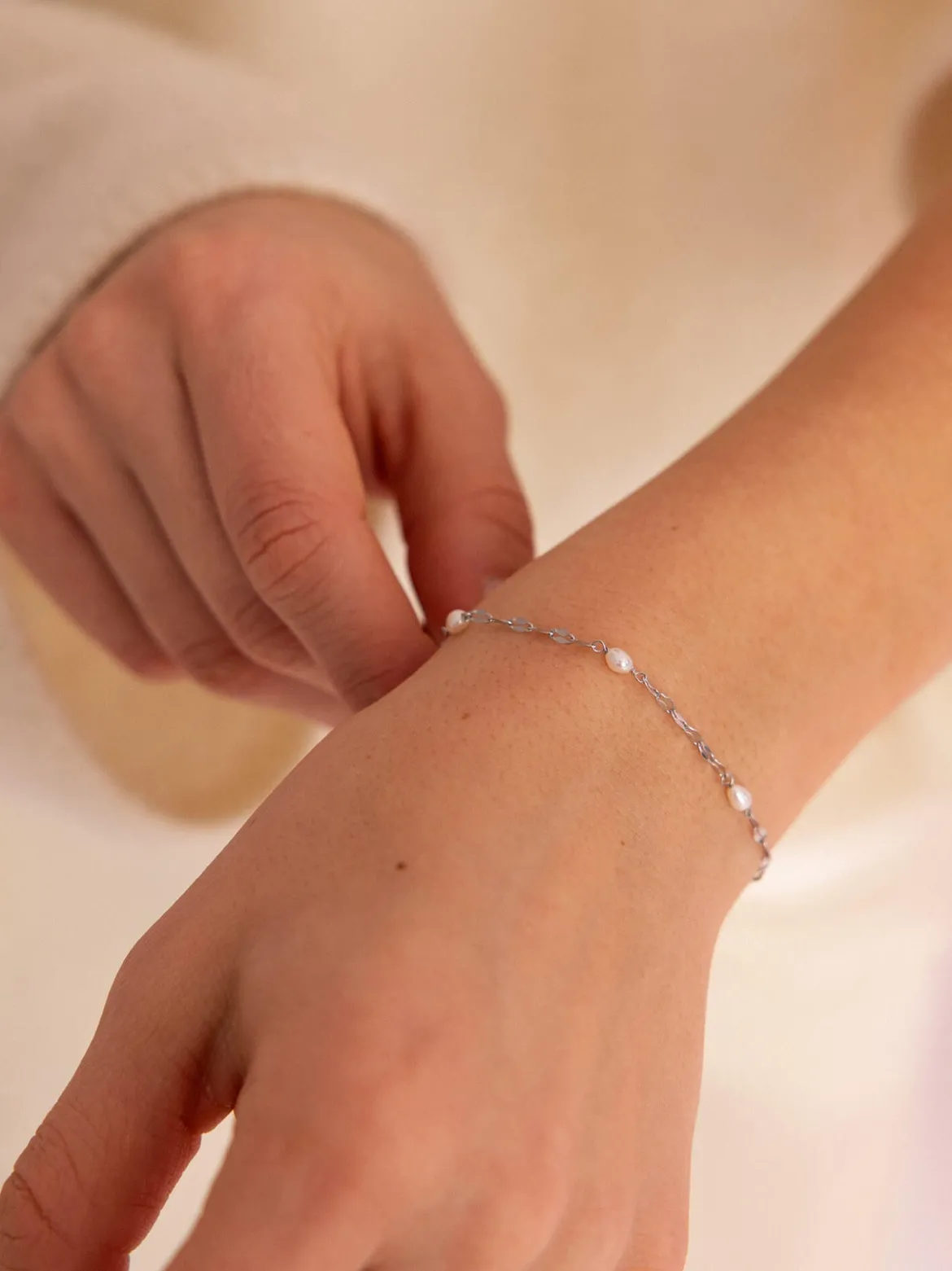 Delicate Pearl Armband