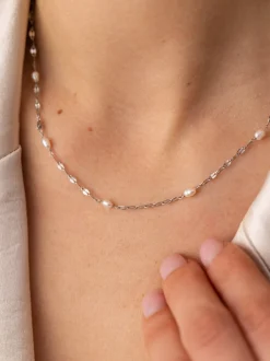 Delicate Pearl Kette