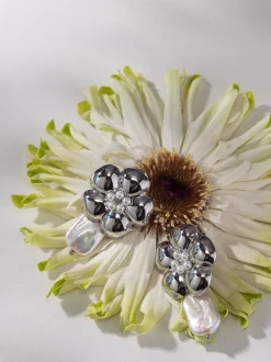 Floral Pearly Ohrringe