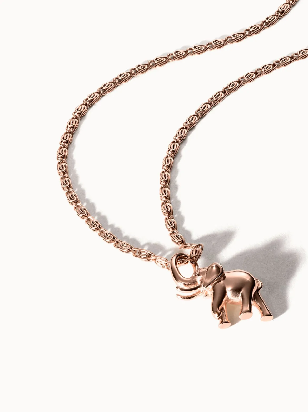 Flowing Strength Elefant Charm