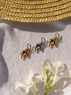 Flowing Strength Elefant Charm