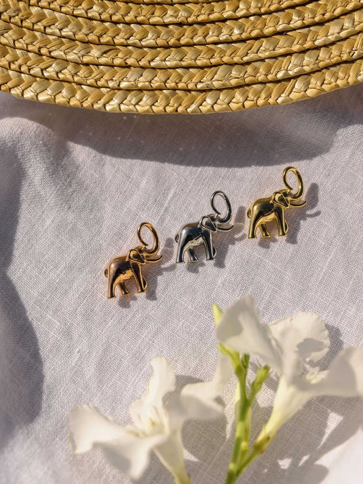 Flowing Strength Elefant Charm