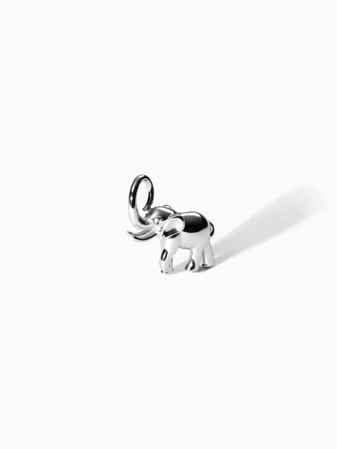 Flowing Strength Elefant Charm