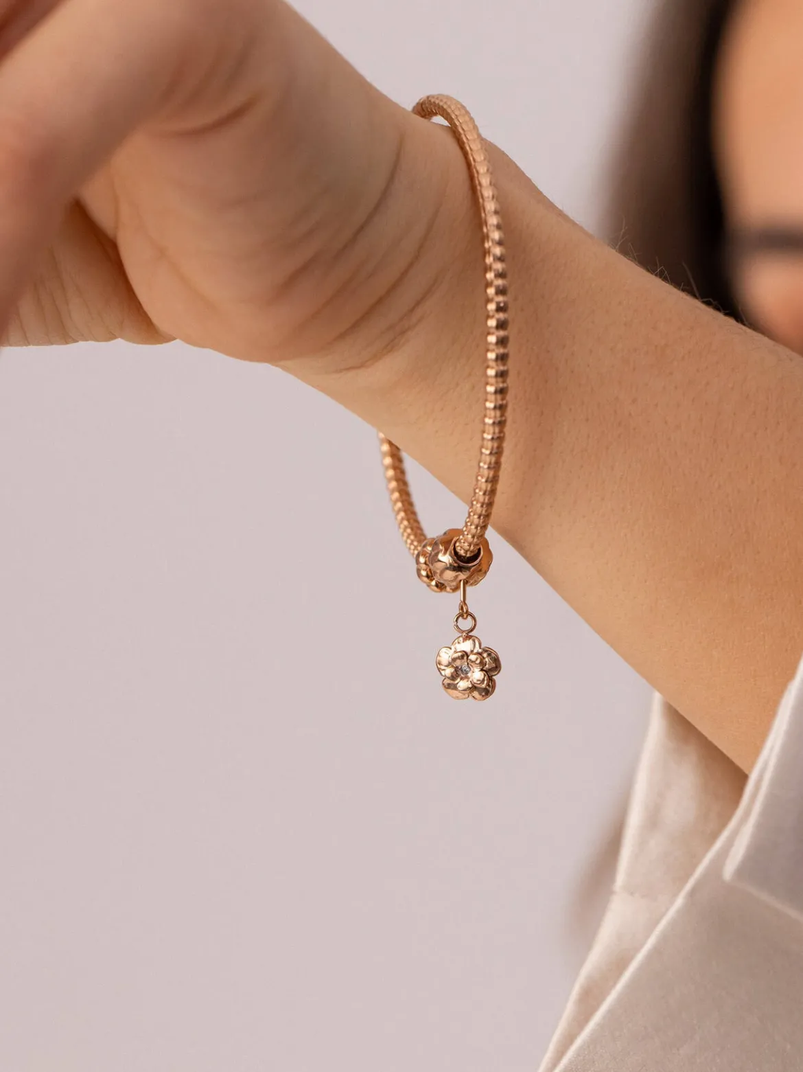 LEI Delicate Flower Charm