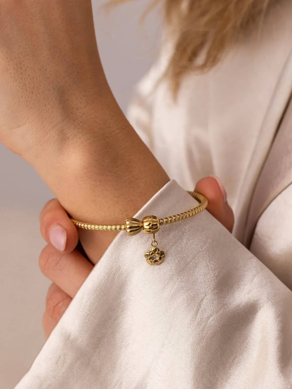 LEI Delicate Flower Charm
