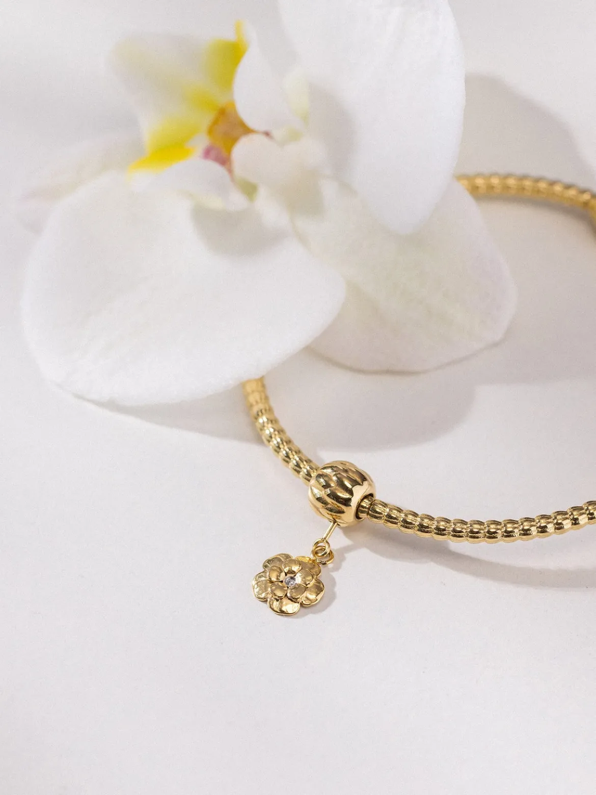 LEI Delicate Flower Charm