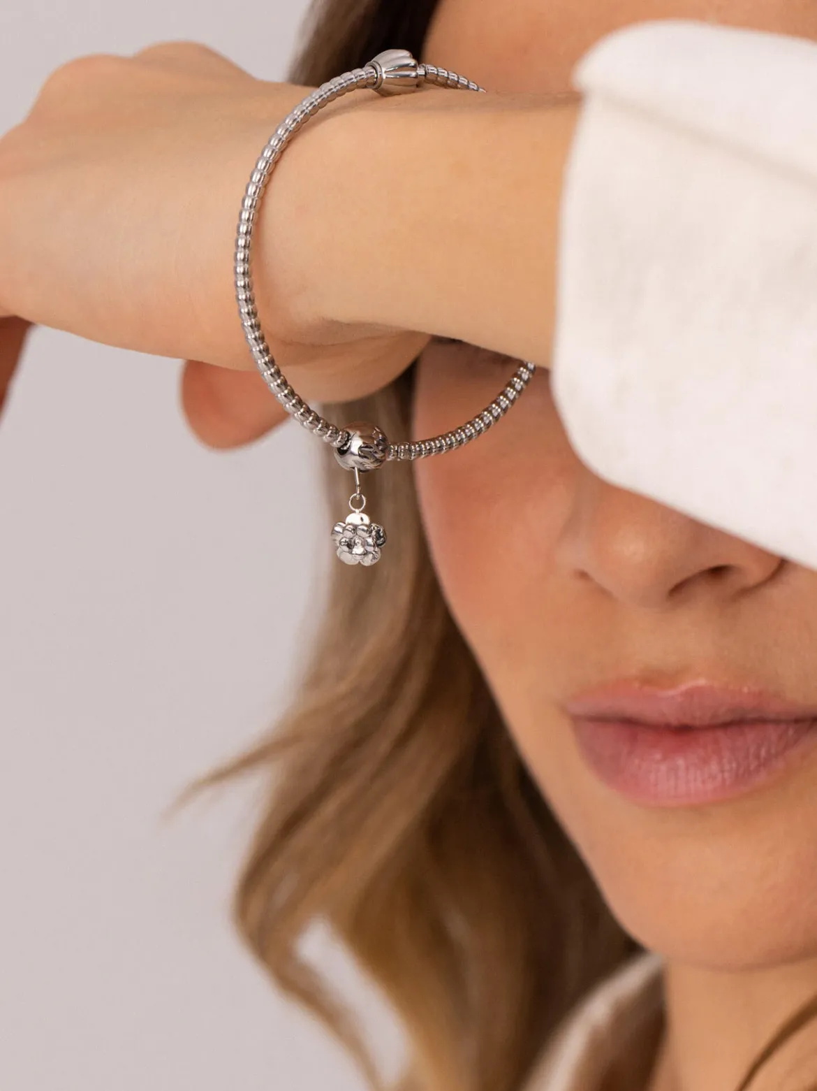 LEI Delicate Flower Charm