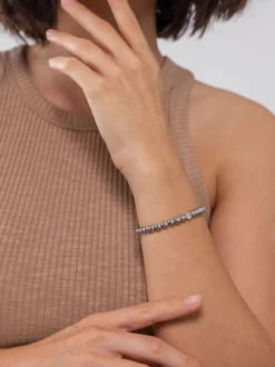 Letter V Armband