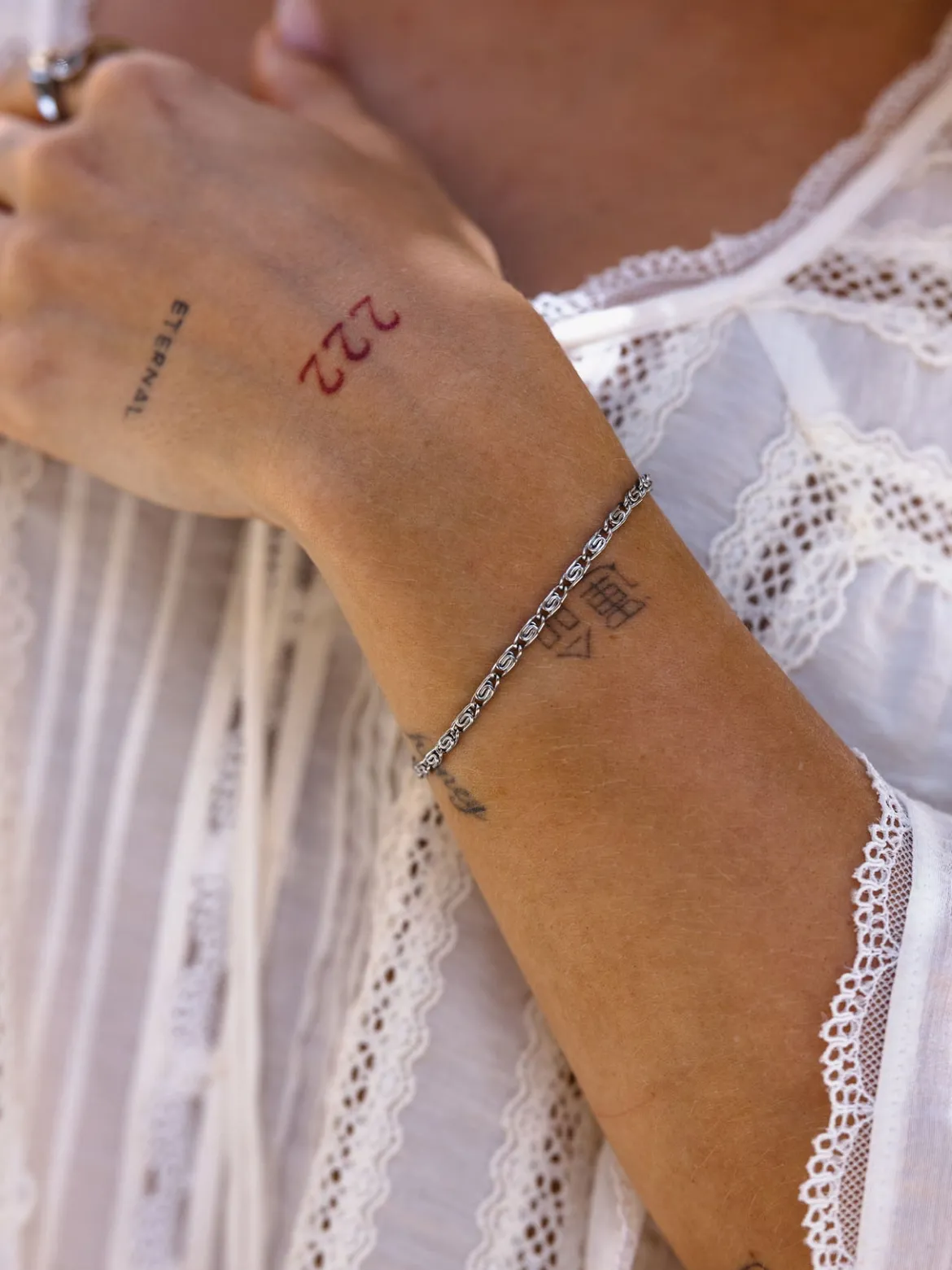 Motions Armband