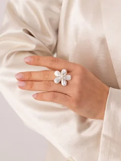 Pearly Flower Ring