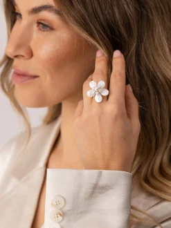Pearly Flower Ring
