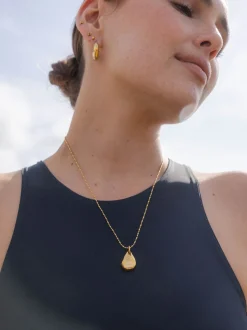 Raw Beauty Charm